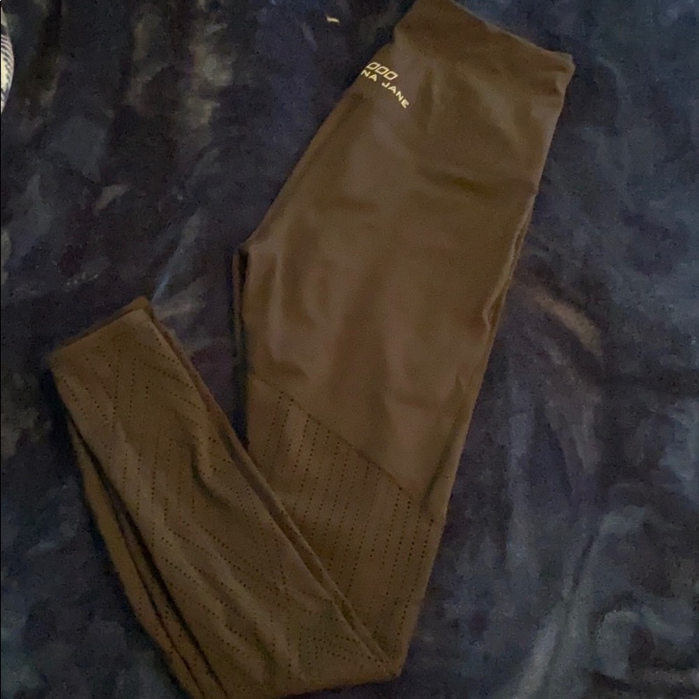 Lorna Jane cut out leggining